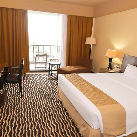 Bela International Hotel & Conventionternate Ternate Exterior foto