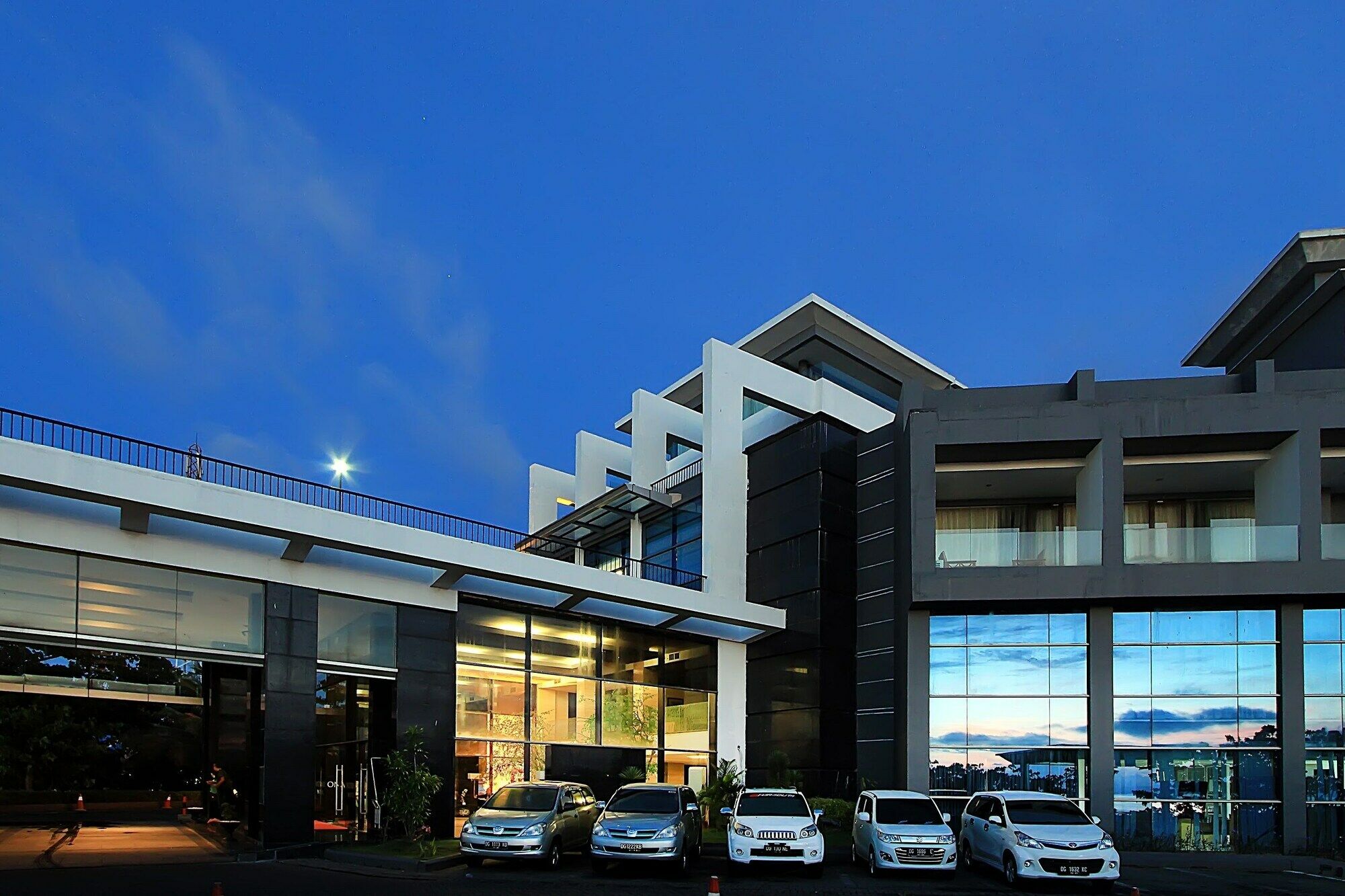 Bela International Hotel & Conventionternate Ternate Exterior foto