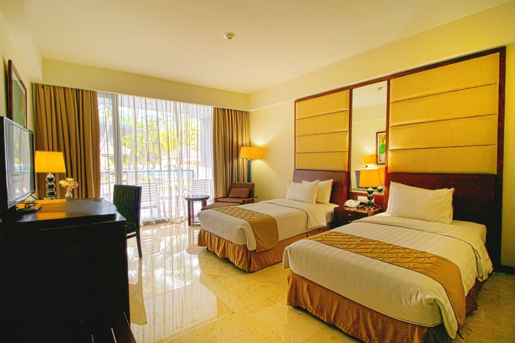 Bela International Hotel & Conventionternate Ternate Exterior foto