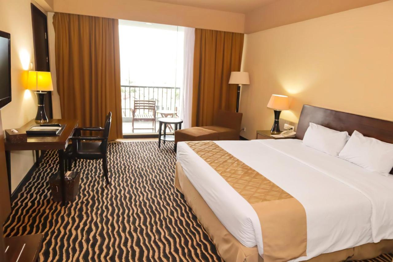 Bela International Hotel & Conventionternate Ternate Exterior foto